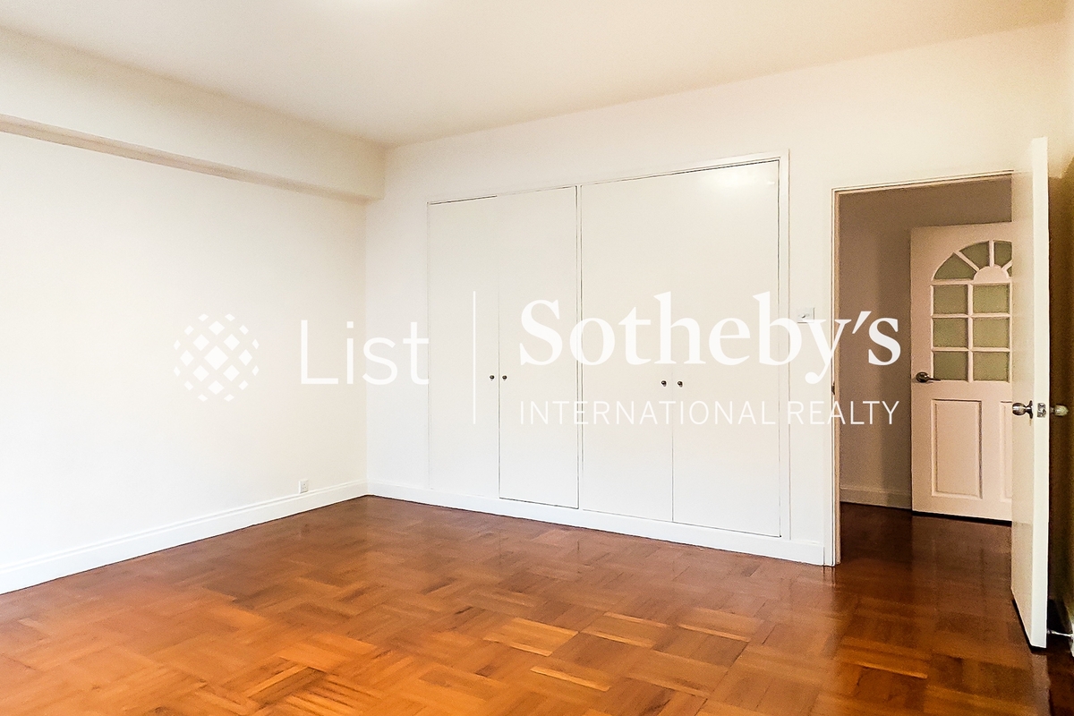 Fontana Gardens 豪園 | Built-in Wardrobe in Master Bedroom 