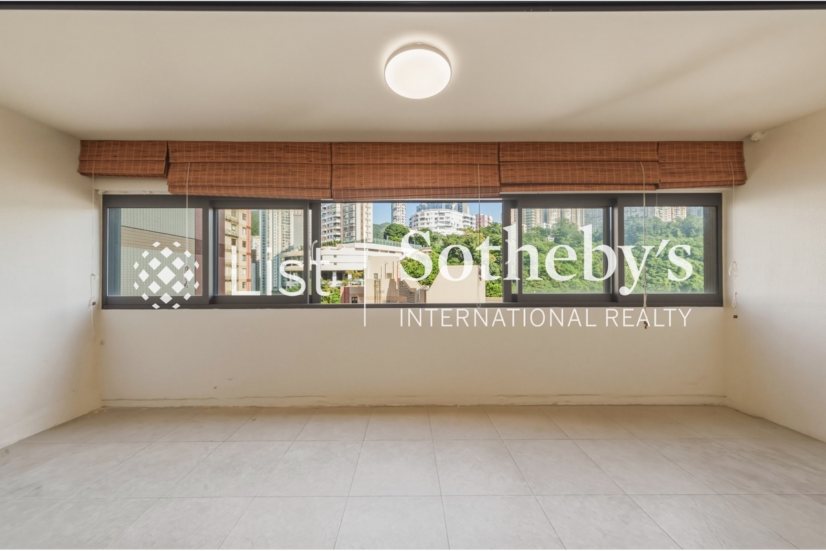 Fontana Gardens 豪園 | Balcony off Living Room