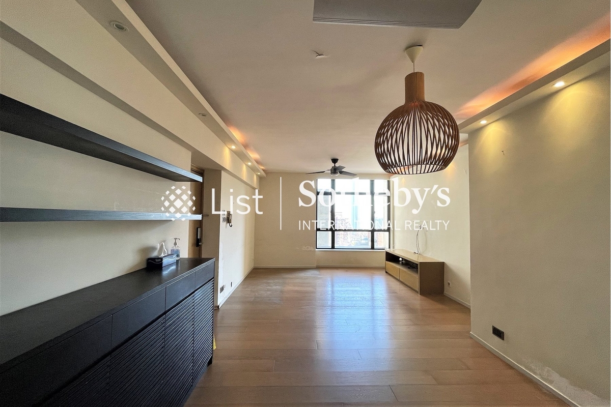 Vantage Park 慧豪閣 | Living and Dining Room