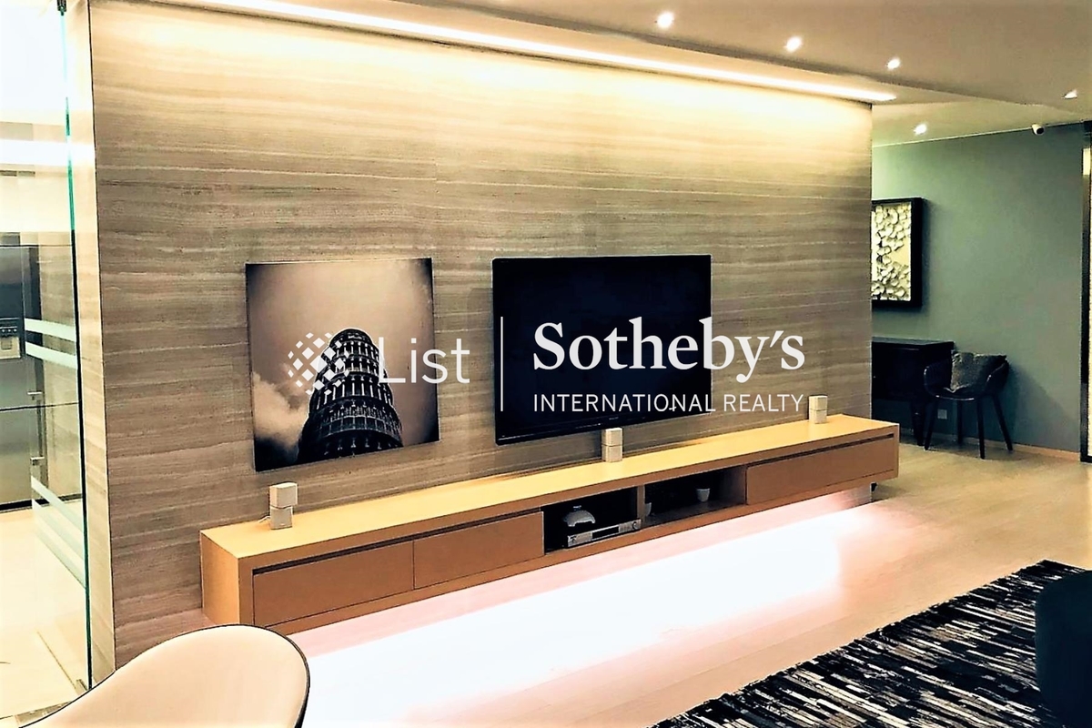 Fontana Gardens 豪園 | Living and Dining Room