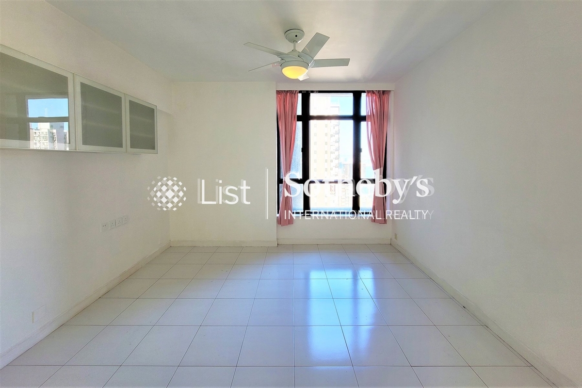 Vantage Park 慧豪閣 | Living and Dining Room