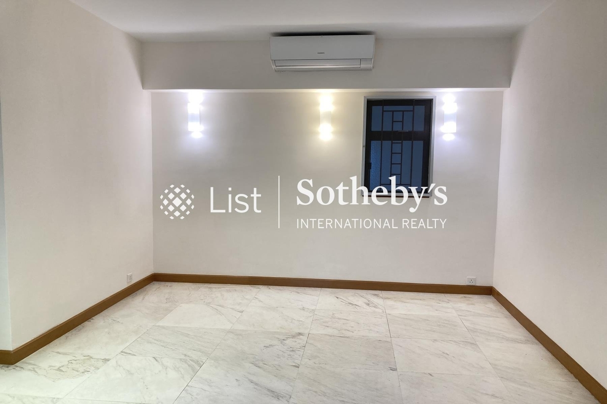 Valiant Park 駿豪閣 | Living and Dining Room