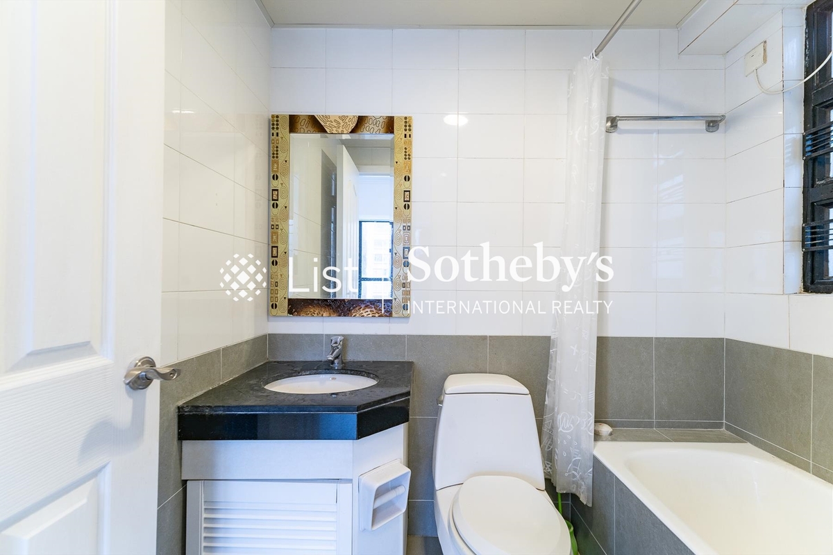 Valiant Park 駿豪閣 | Master Bathroom