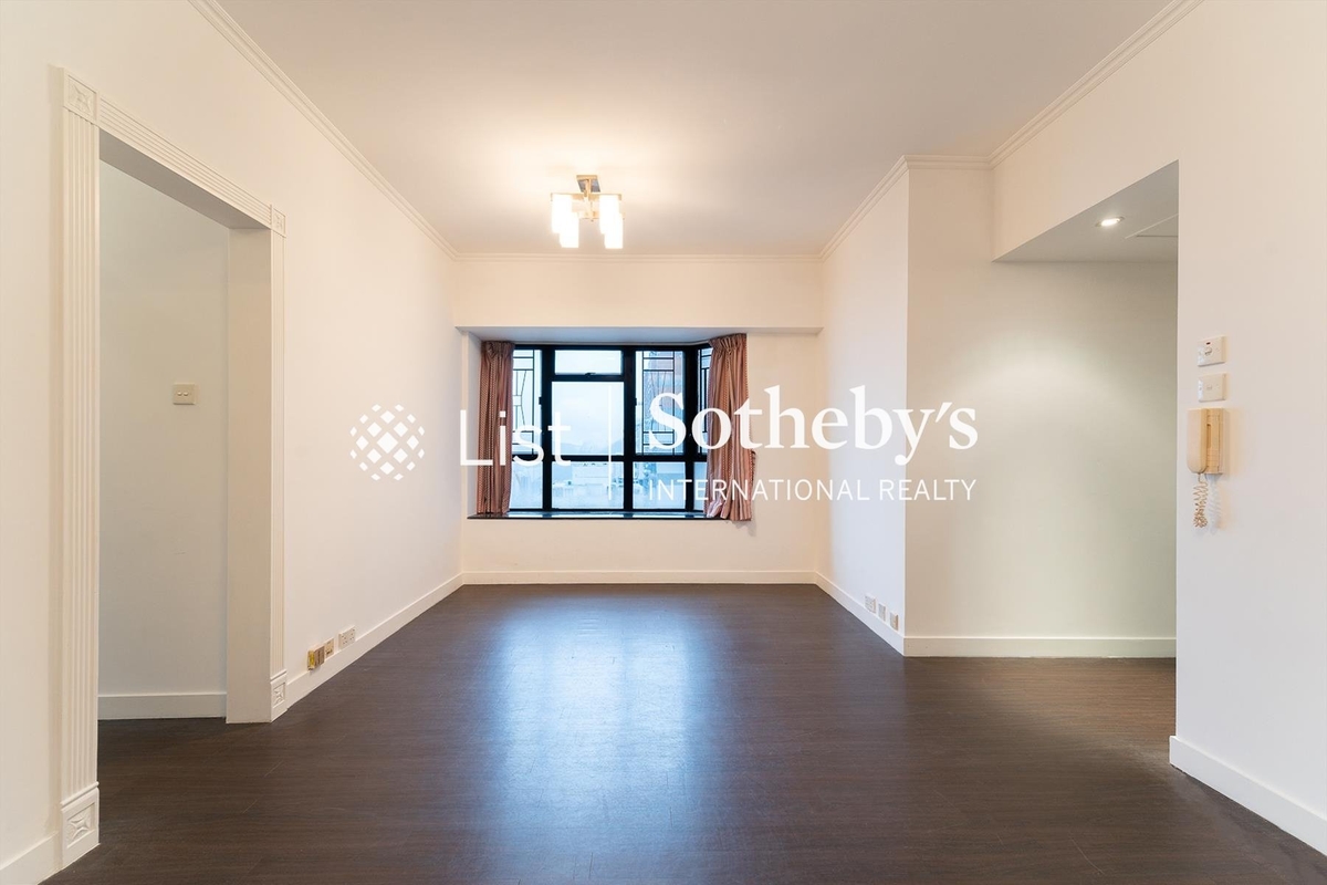 Valiant Park 駿豪閣 | Living and Dining Room