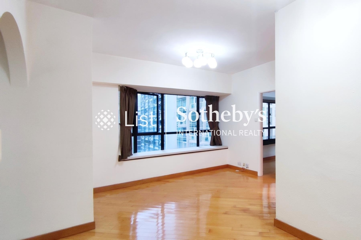 Valiant Park 駿豪閣 | Living and Dining Room