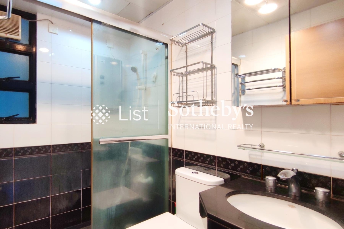 Valiant Park 駿豪閣 | Guest Bathroom