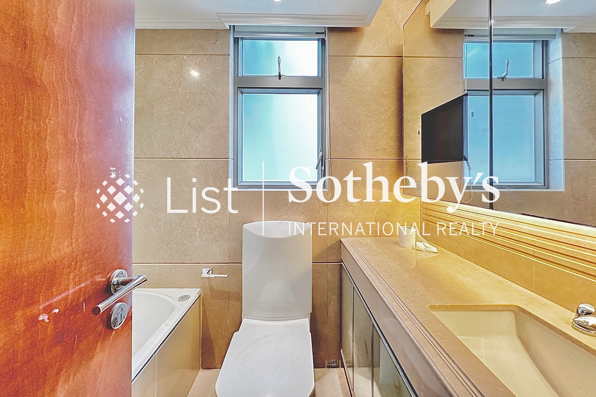 31 Robinson Road 羅便臣道31號 | Master Bathroom