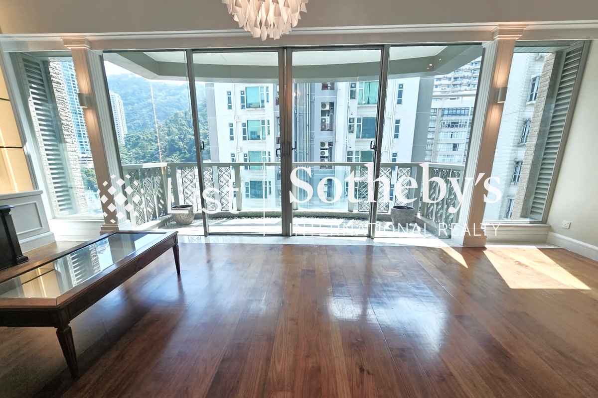 31 Robinson Road 羅便臣道31號 | Living Room