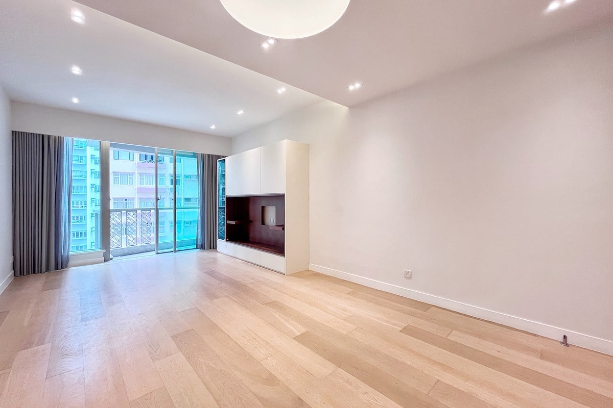 31 Robinson Road 羅便臣道31號 | Living and Dining Room