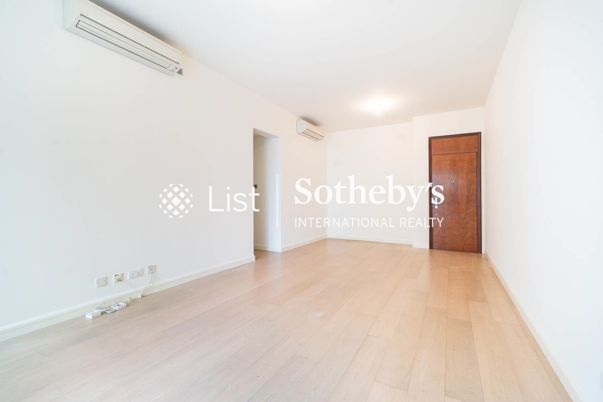 31 Robinson Road 罗便臣道31号 | Living and Dining Room