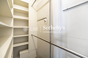 The Grand Panorama 嘉兆臺 | Walk-in Closet in Master Bedroom