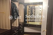 The Grand Panorama 嘉兆臺 | Walk-in Closet in Master Bedroom 