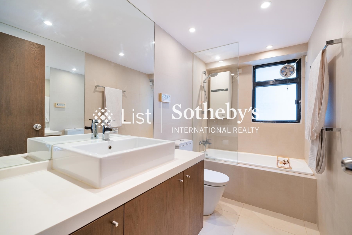 The Grand Panorama 嘉兆臺 | Guest Bathroom