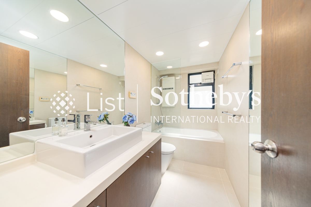 The Grand Panorama 嘉兆臺 | Guest Bathroom