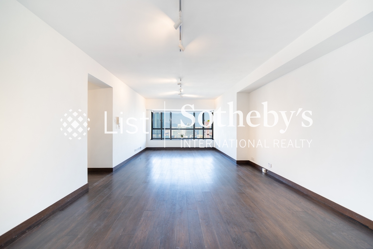 The Grand Panorama 嘉兆臺 | Living and Dining Room