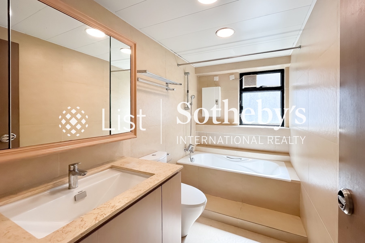 The Grand Panorama 嘉兆台 | Guest Bathroom