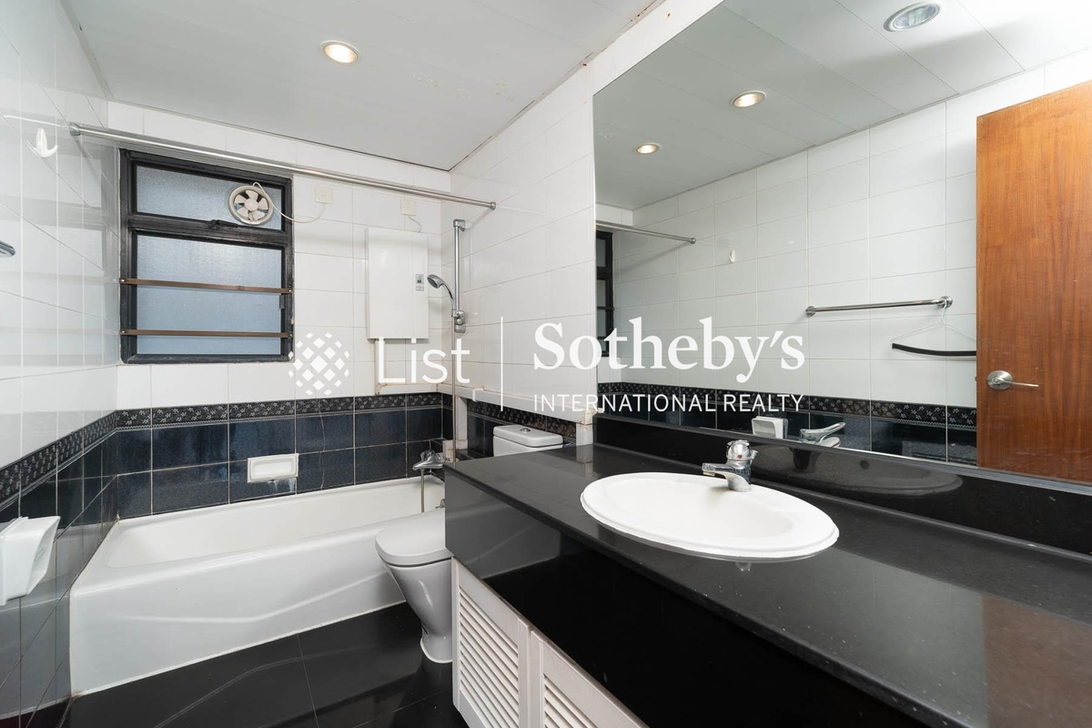 The Grand Panorama 嘉兆臺 | Master Bathroom