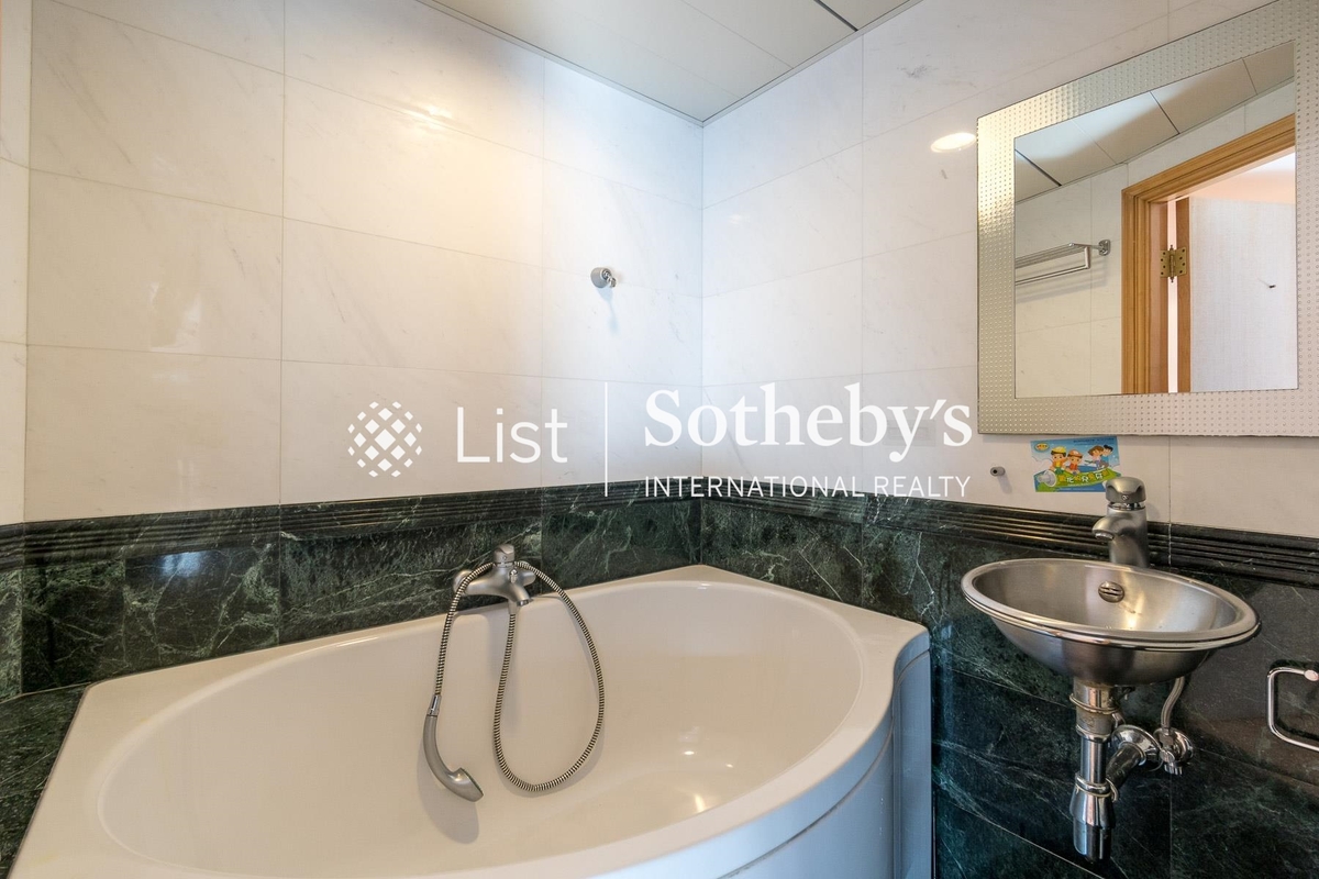 Century Tower 世紀大廈 | Guest Bathroom