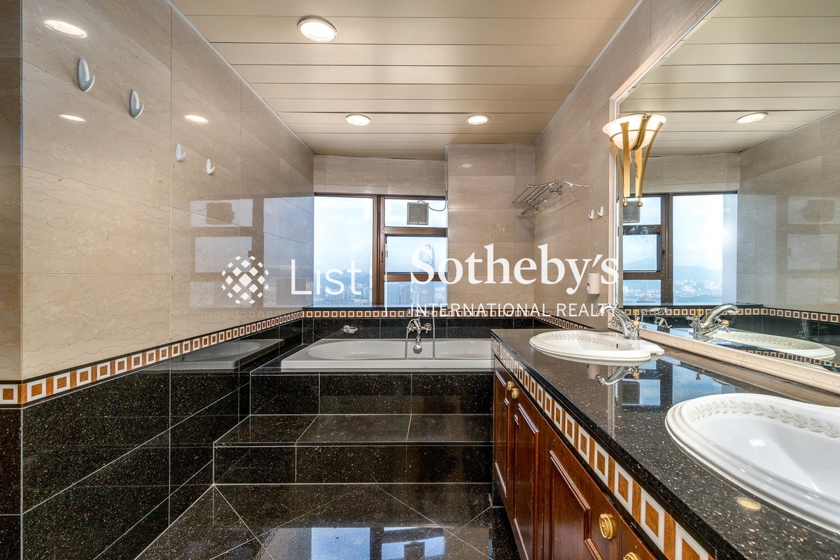 Century Tower 世紀大廈 | Master Bathroom