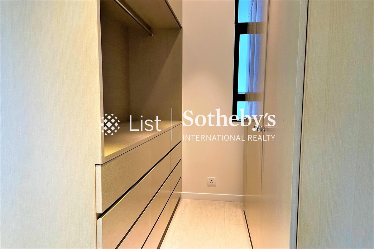 Hatton Place 杏彤苑 | Walk-in Closet in Second Bedroom