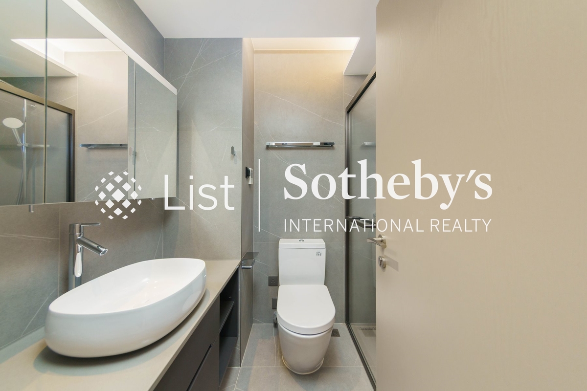 Altadena House Altadena House | Second En-suite Bathroom