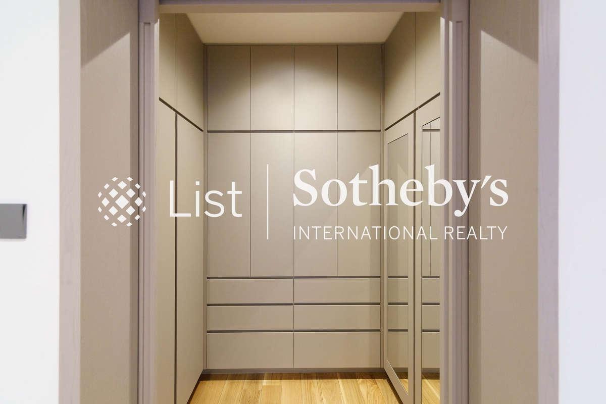 Altadena House Altadena House | Second En-suite Bedroom