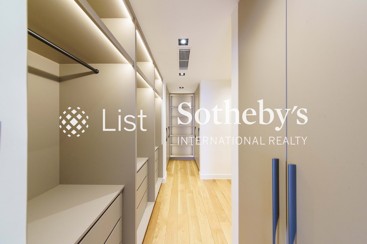 Altadena House Altadena House | Dressing Room in Master Bedroom 