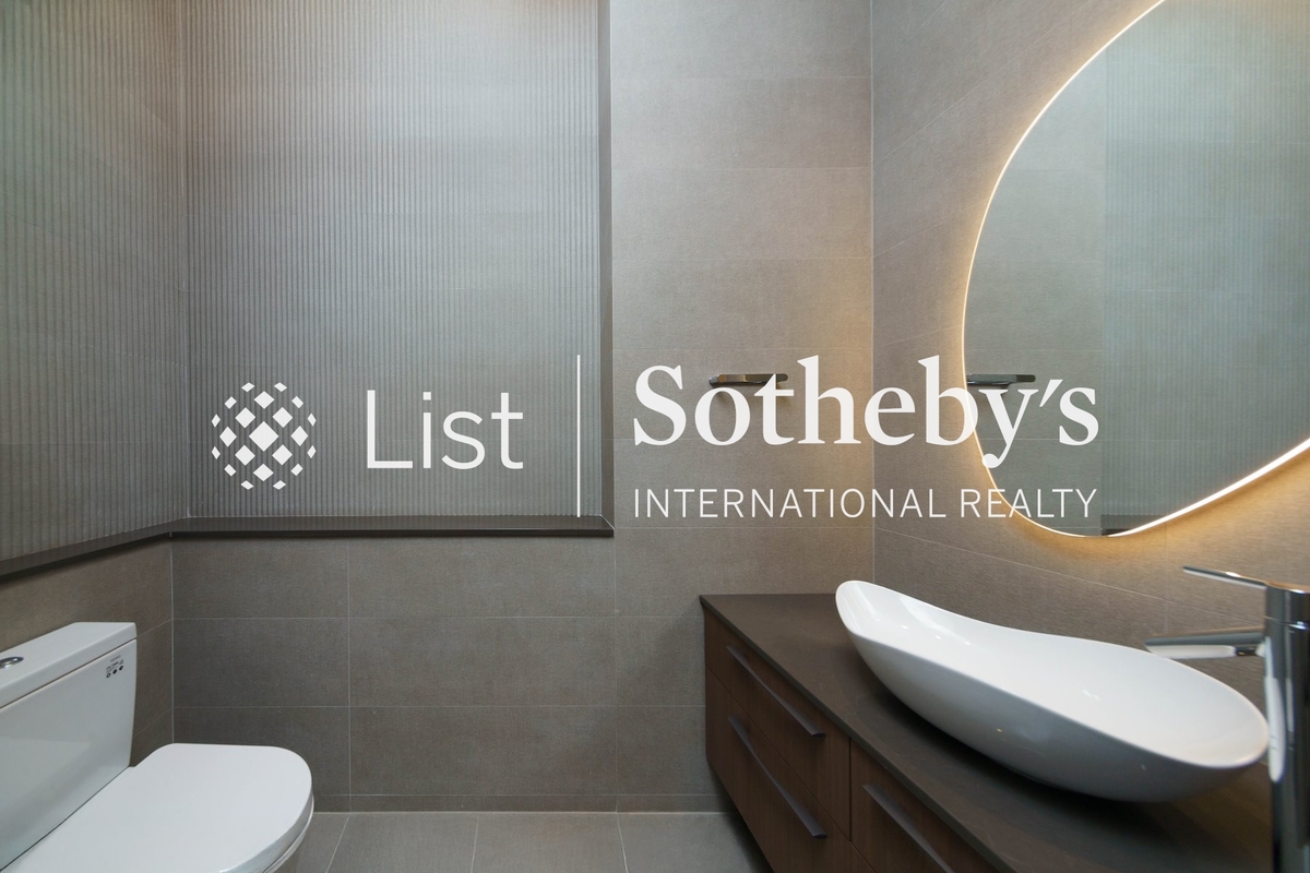 Altadena House Altadena House | Guest Powder Room