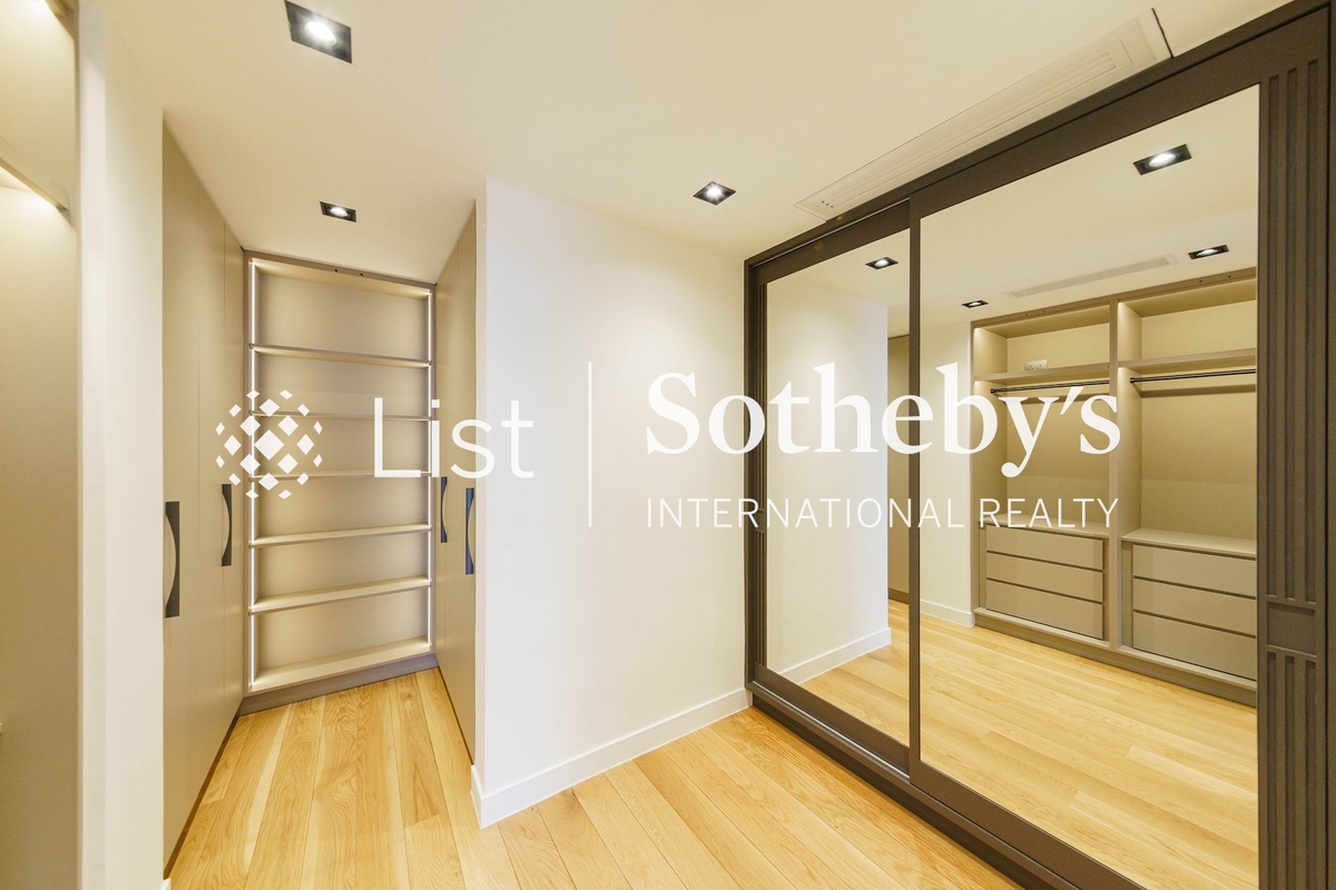 Altadena House Altadena House | Dressing Room in Master Bedroom 