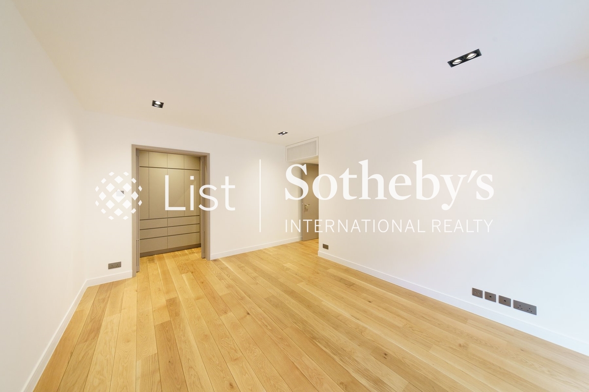 Altadena House Altadena House | Second En-suite Bedroom