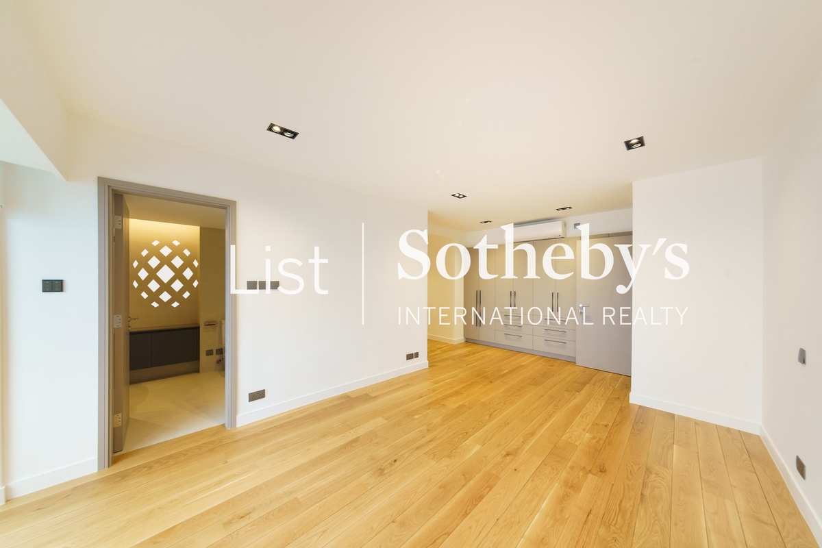 Altadena House Altadena House | Fourth En-suite Bedroom