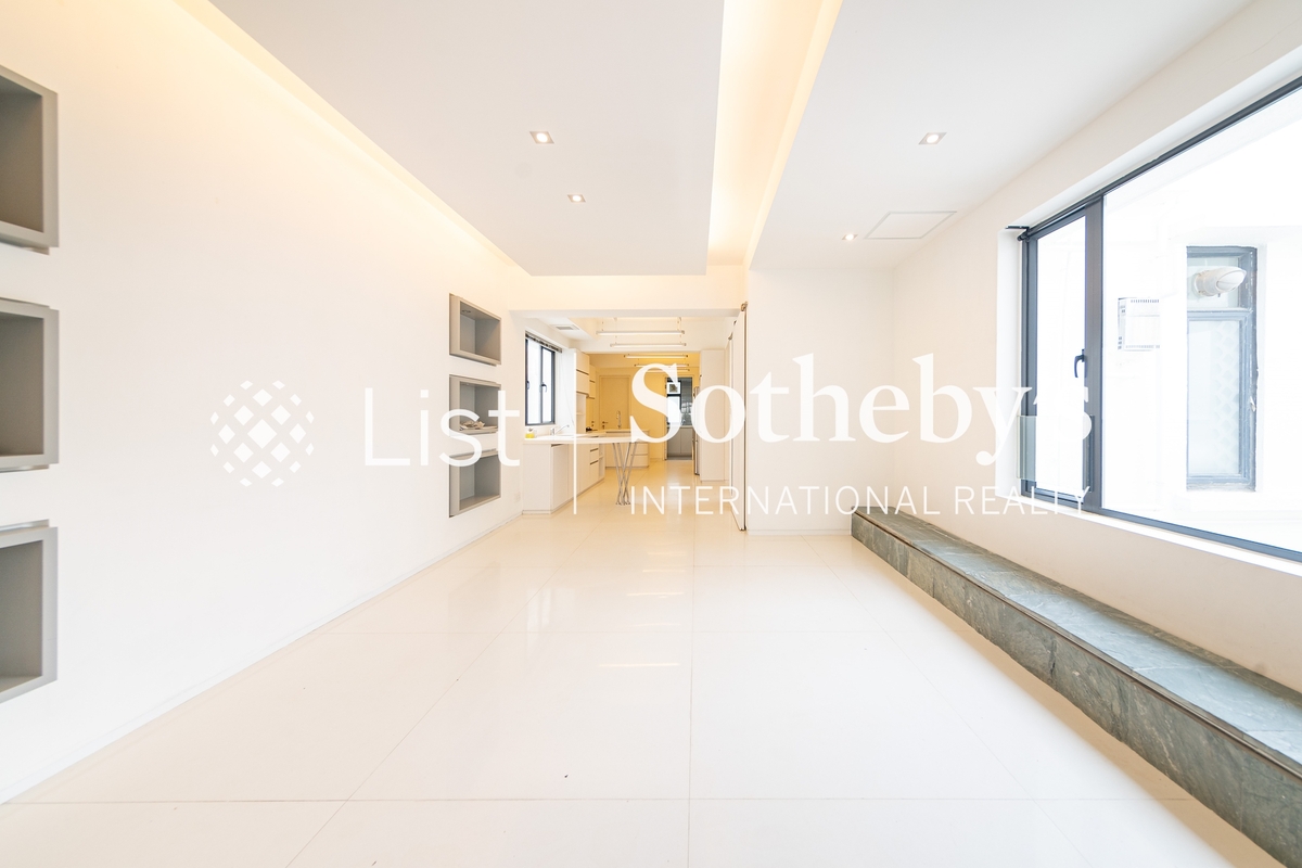 Kam Yuen Mansion 錦園大廈 | Living and Dining Room