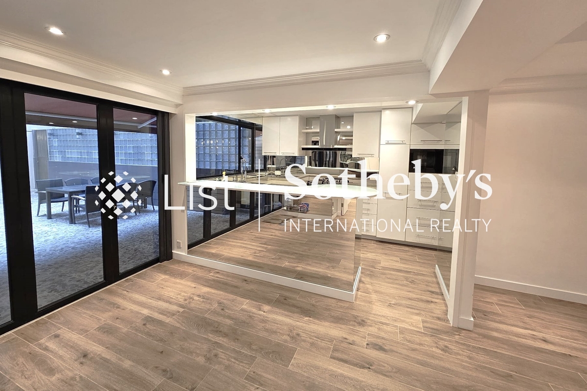 Broom Garden 蟠龍苑 | Dining Room and Open Kitchen