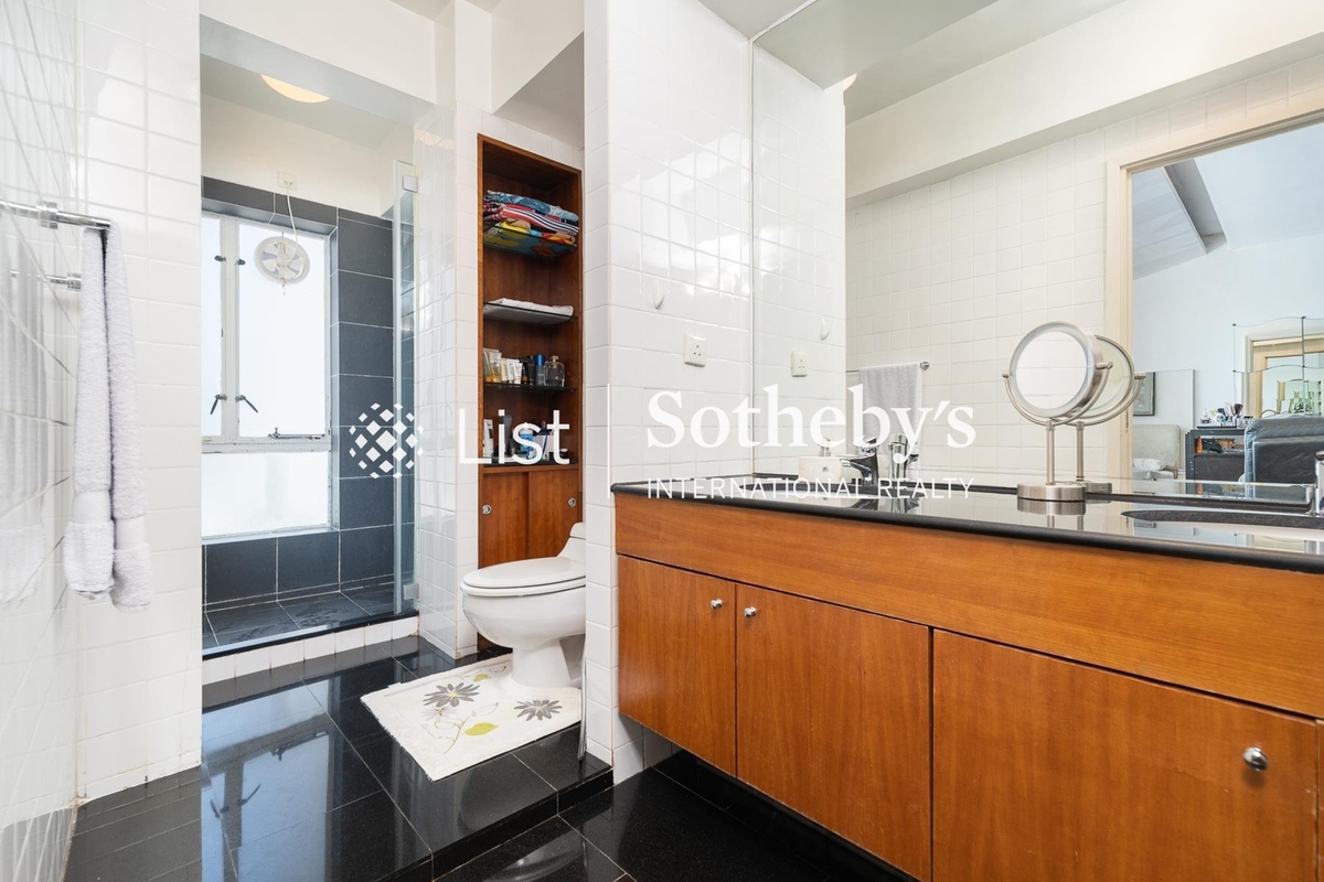 Pine Court 翠峰園 | Master Bathroom