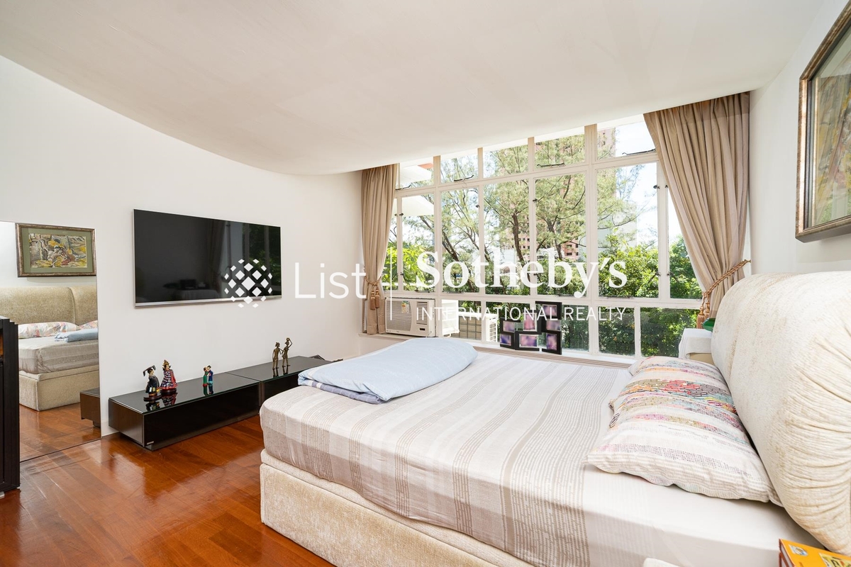 Pine Court 翠峰園 | Master Bedroom