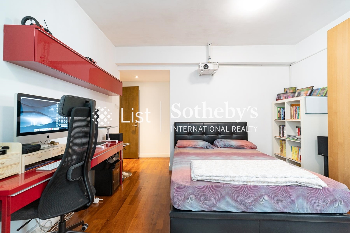 Pine Court 翠峰園 | Third Bedroom