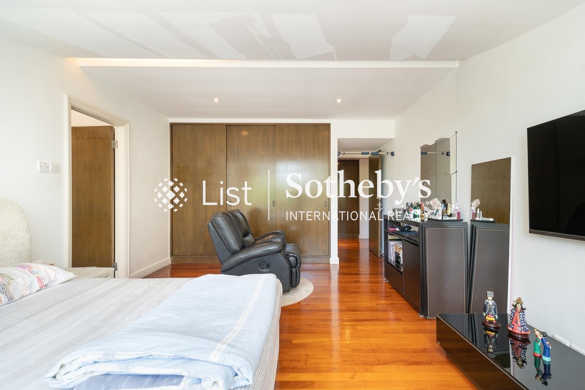 Pine Court 翠峰園 | Master Bedroom