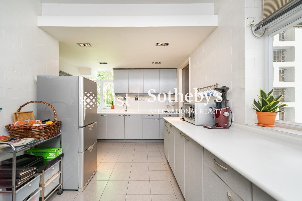 Pine Court 翠峰園 | Kitchen