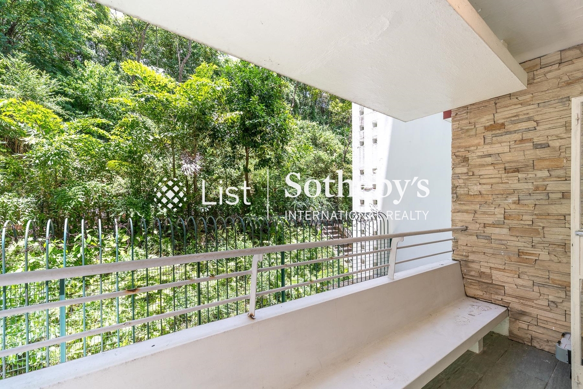 Pine Court 翠峰園 | Balcony off Second En-suite Bedroom