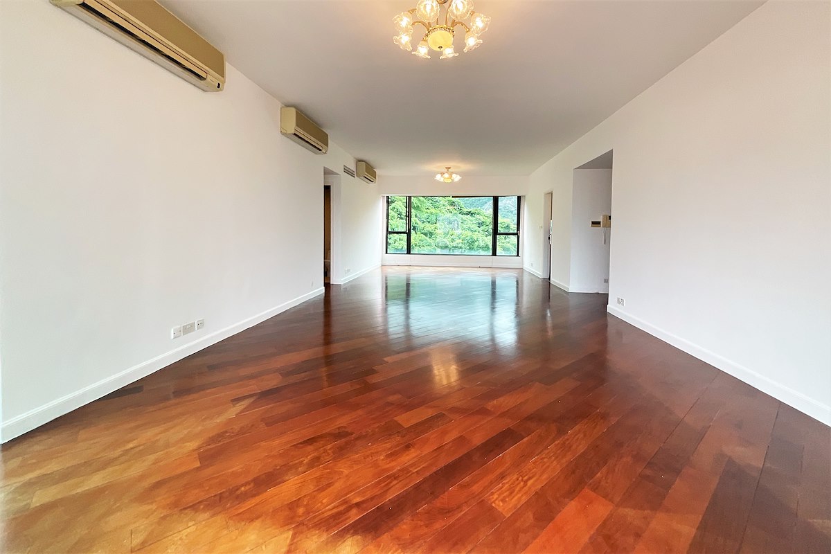 8 Shiu Fai Terrace 肇輝臺8號 | Living and Dining Room