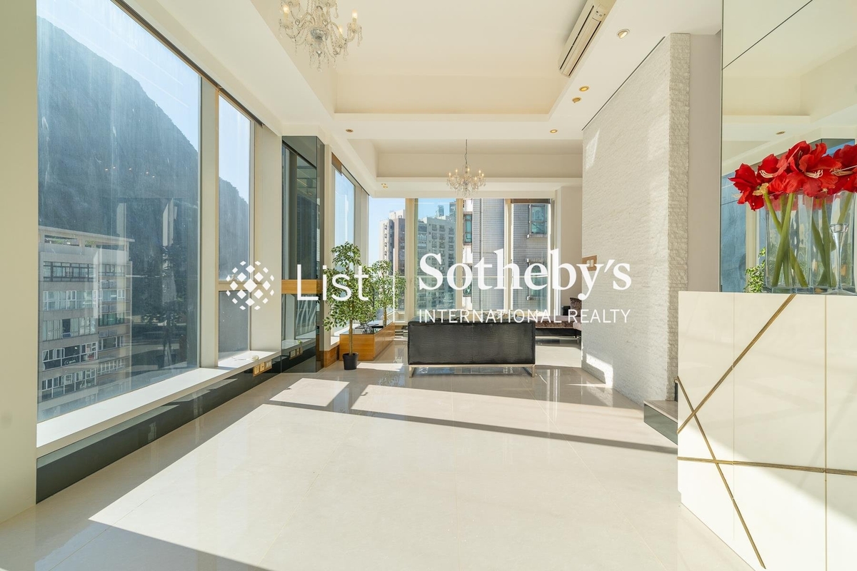 Conduit 18 Conduit 18 | Living and Dining Room