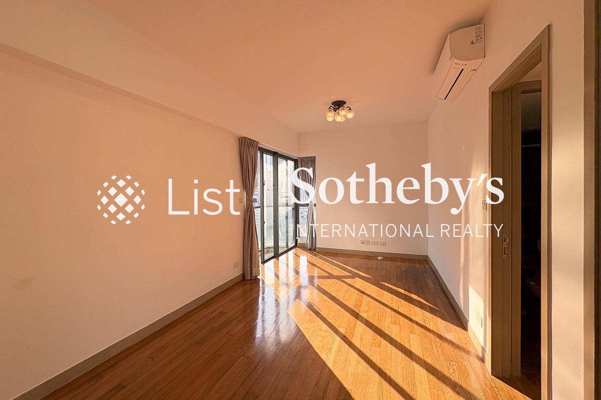 The Oakhill 萃峰 | Living and Dining Room