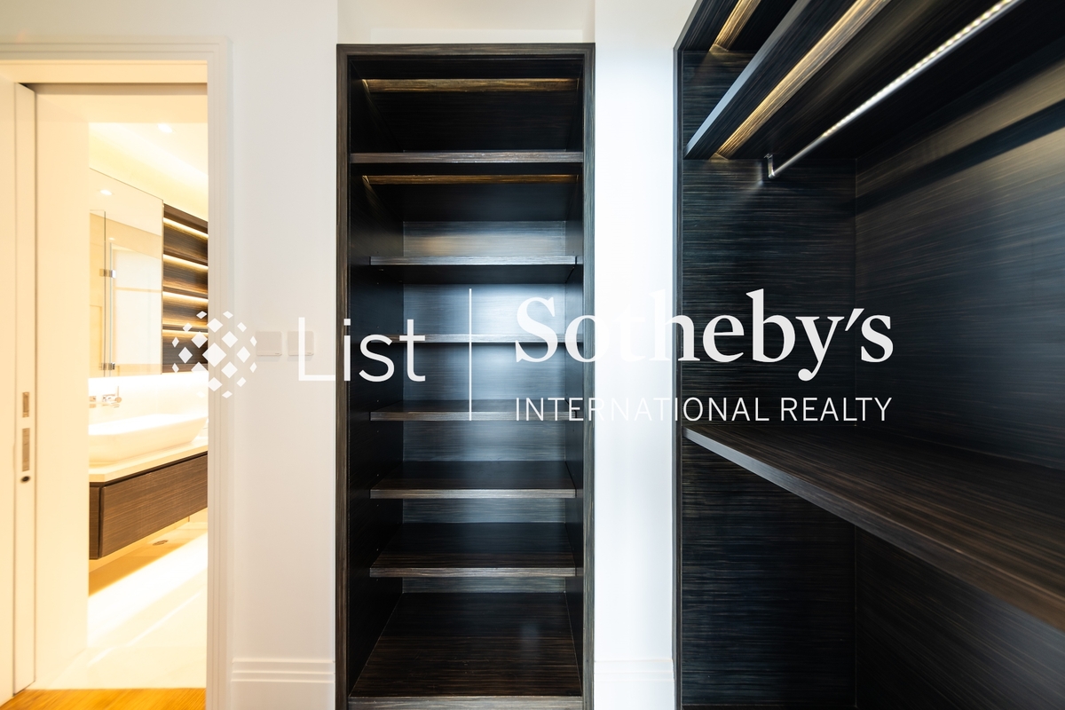 7-15 Mount Kellett Road 加列山道7-15號 | Walk-in Closet in Second En-suite Bedroom 