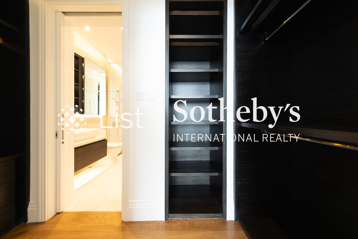 7-15 Mount Kellett Road 加列山道7-15號 | Walk-in Closet in En-suite Bedroom 