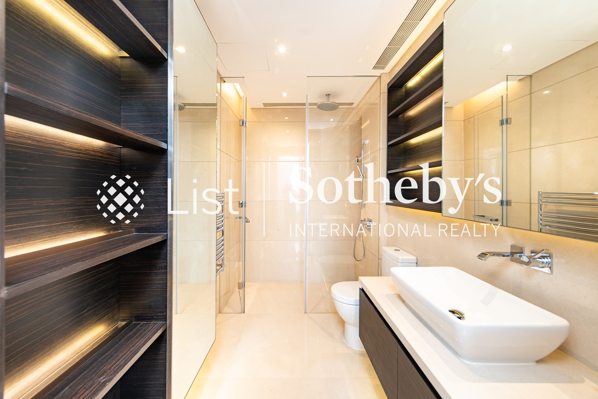 7-15 Mount Kellett Road 加列山道7-15號 | Guest Bathroom