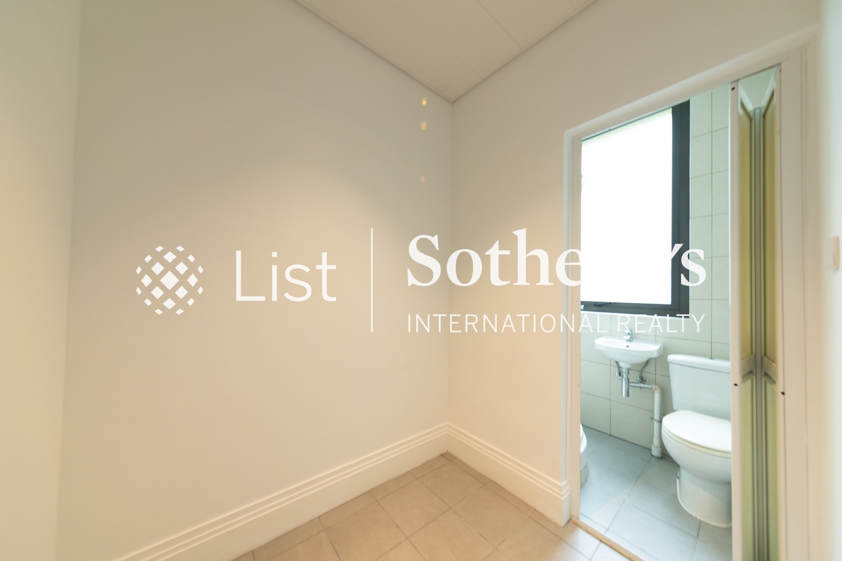 7-15 Mount Kellett Road 加列山道7-15號 | Maid's Room on Top Floor