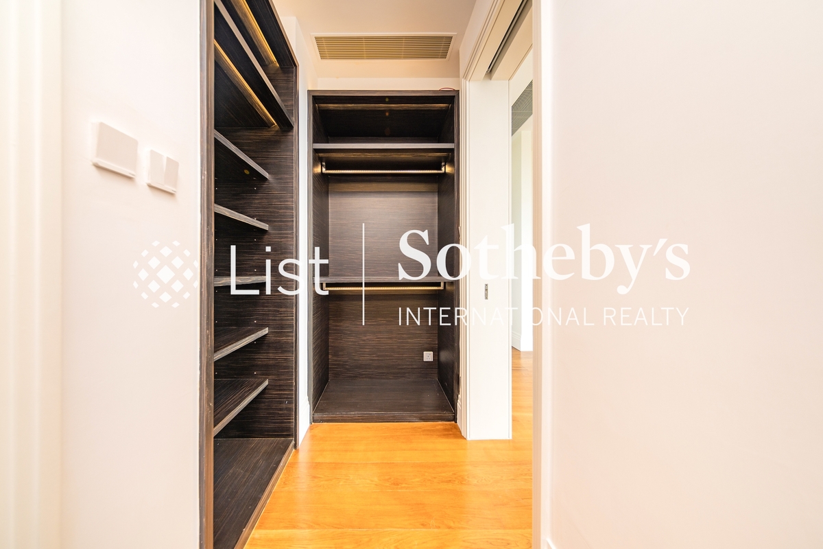 7-15 Mount Kellett Road 加列山道7-15號 | Walk-in Closet in Sixth Bedroom 