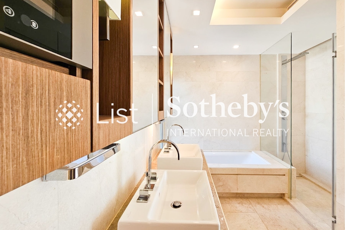 The Altitude 紀雲峰 | Master Bathroom