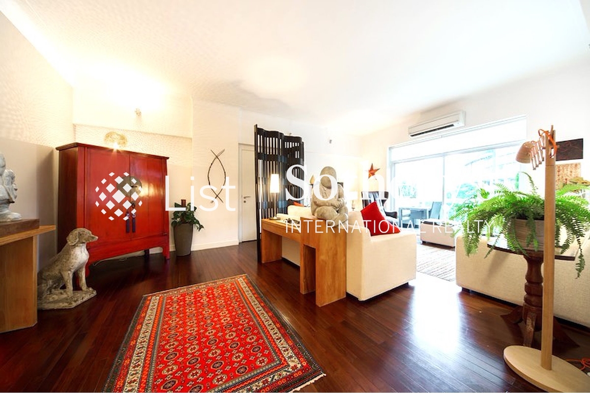 Grosvenor House 高雲大廈 | Living and Dining Room