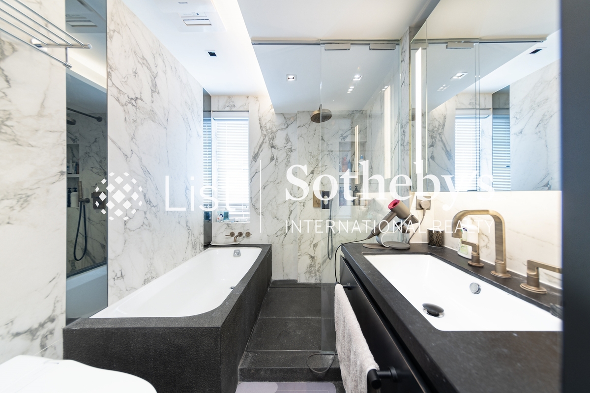 Merry Court 美麗閣 | Master Bathroom